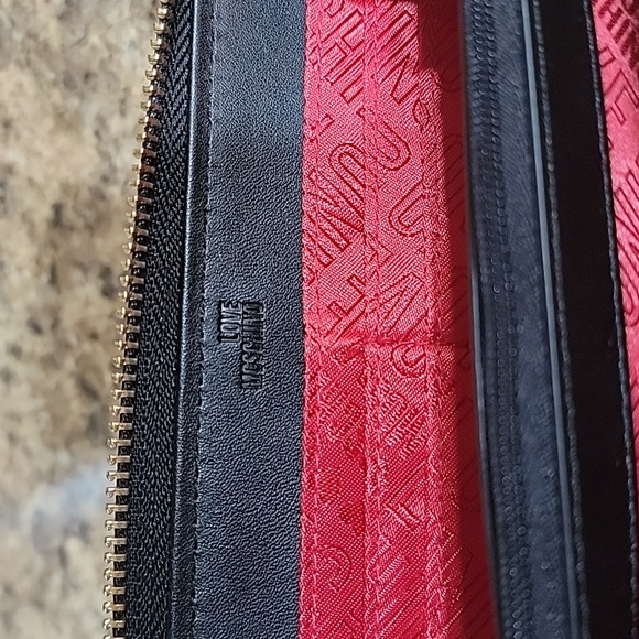 Moschino Love Graphic Black Long Wallet - Picture 10 of 17